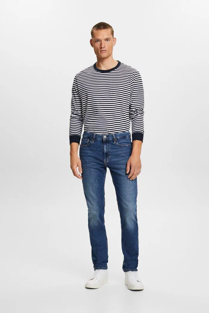 En matière recyclée : jean de coupe Straight Fit