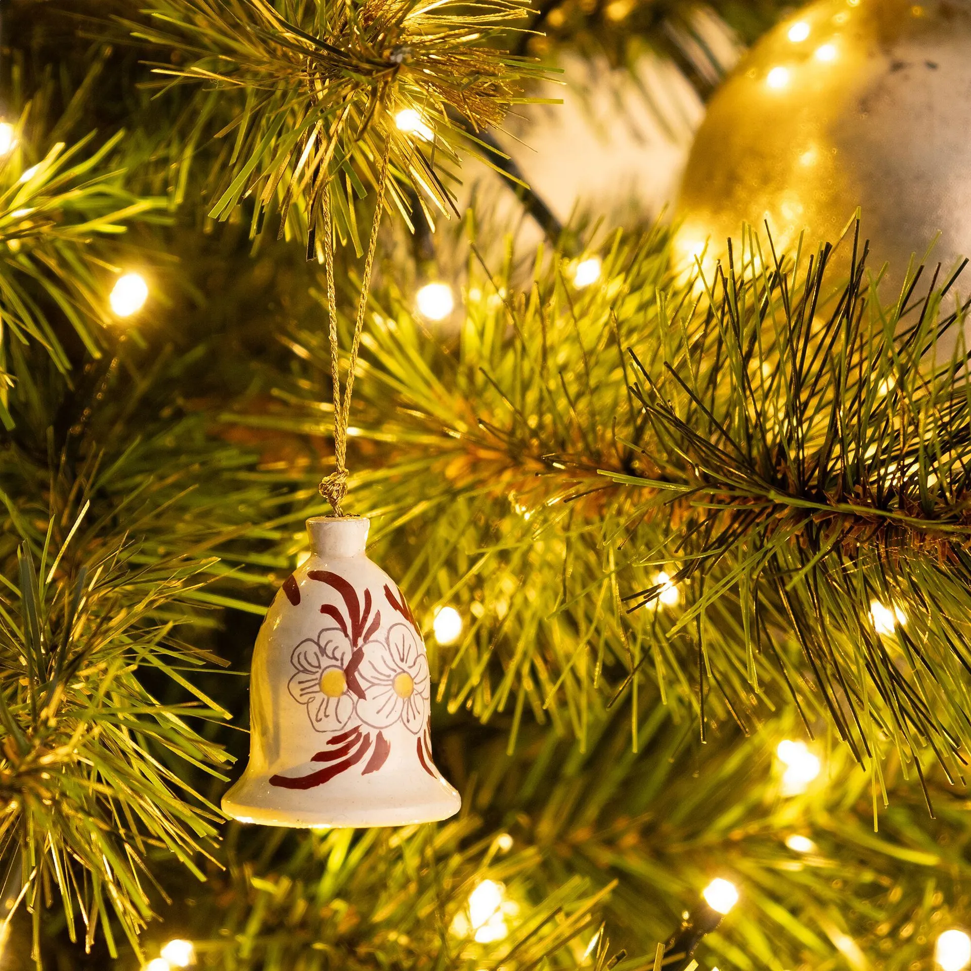 Suspension de Noël cloche peinte à la main - beige