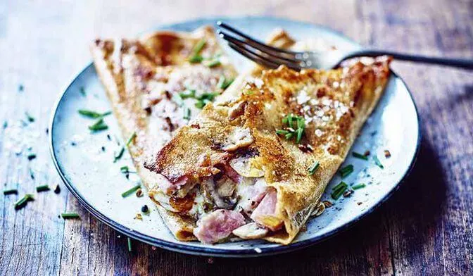 2 galettes jambon-champignon-emmental