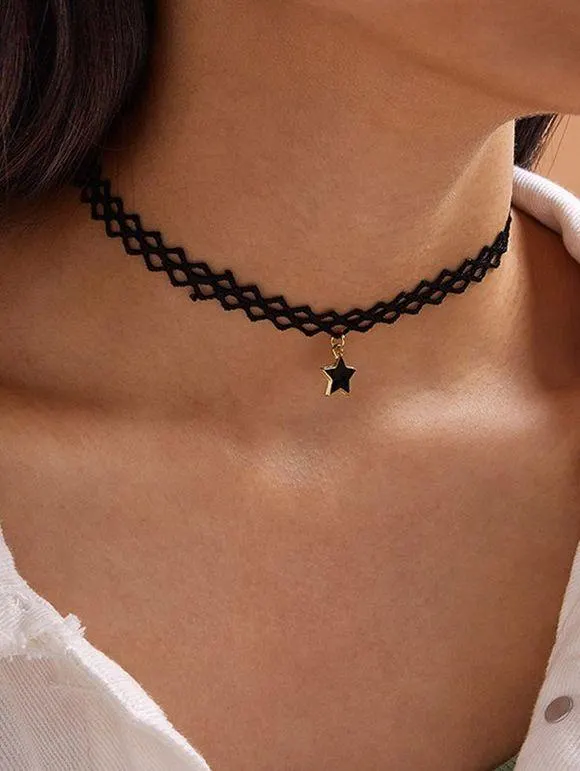 Collier Ras du Cou Gothique Pendant Etoile Evidé en Dentelle