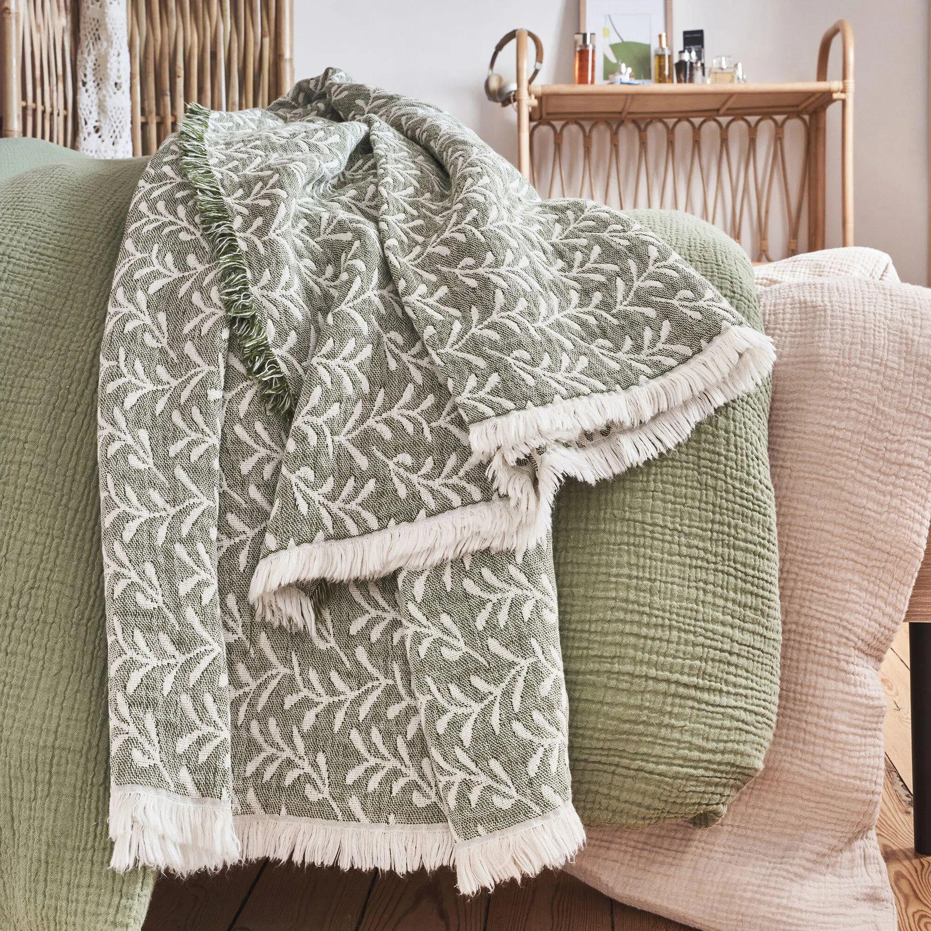 Plaid en coton motif feuilles finition franges 130x170cm - vert