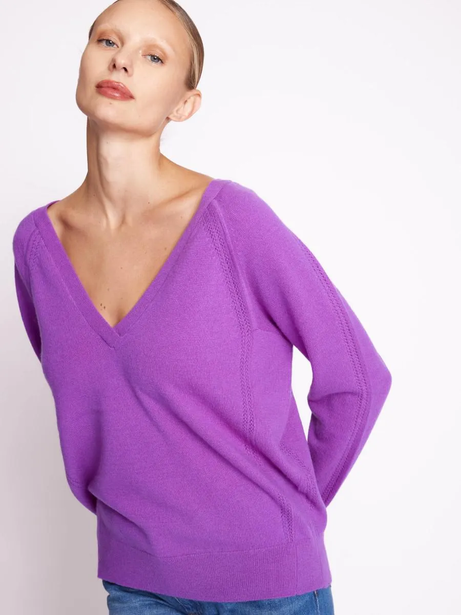 EBENA | Pull violet en cachemire col V