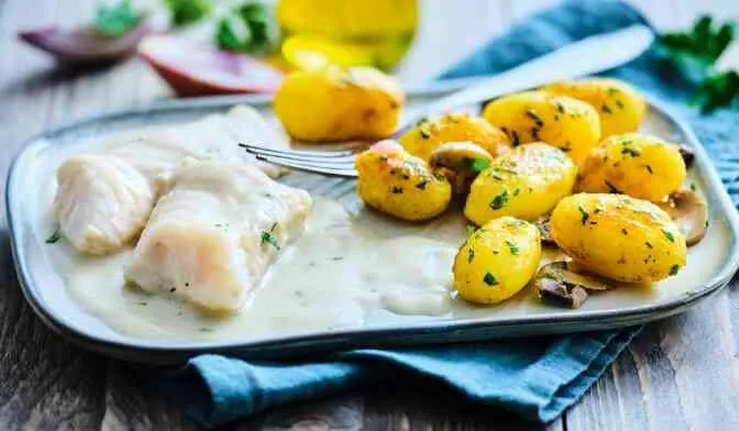 Merlu sauce au cidre et pommes de terre grenaille