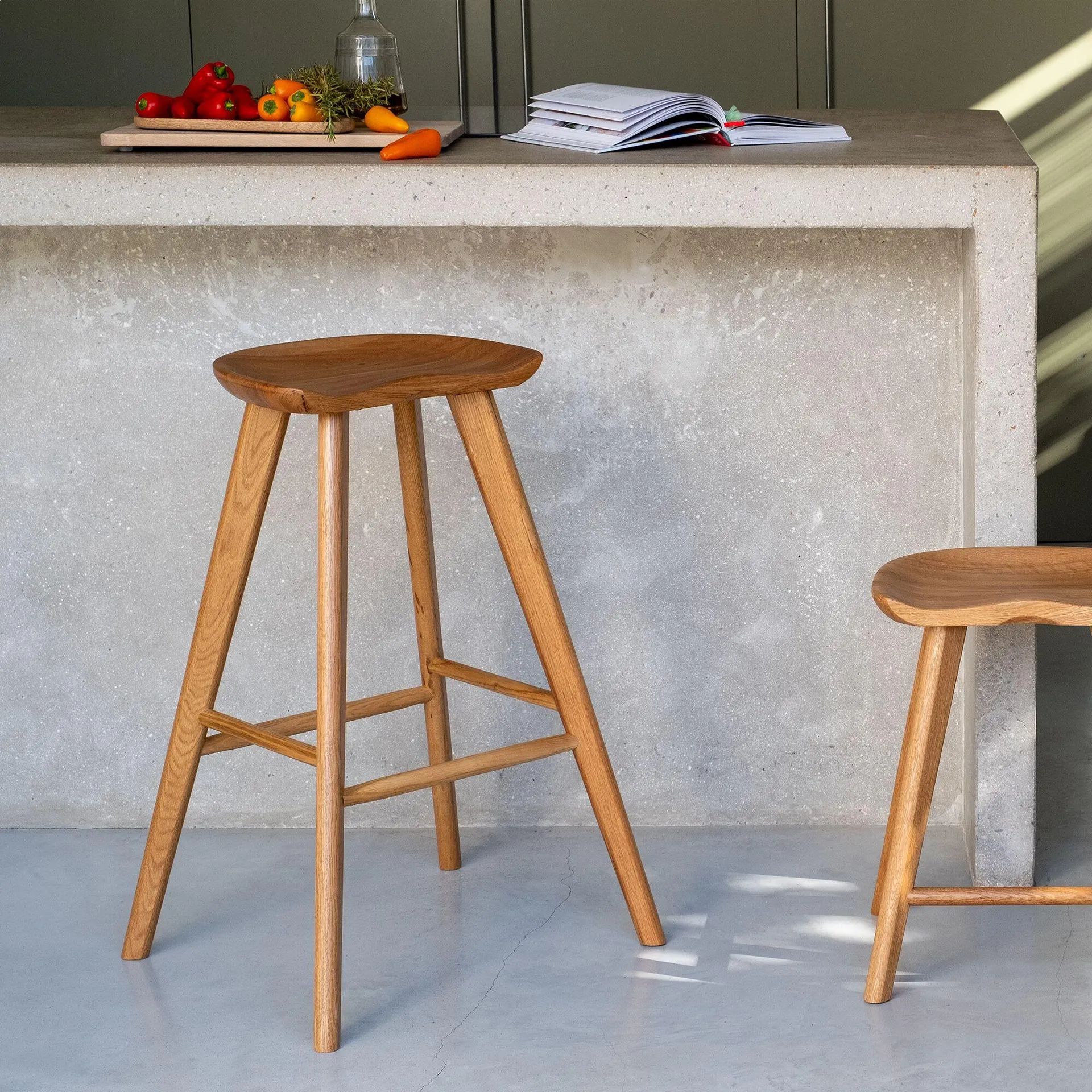 Tabouret de bar en chêne massif H75cm - naturel