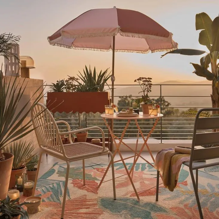 Sombrilla vintage 2 x 2 de aluminio efecto madera y tela color rosa y terracota