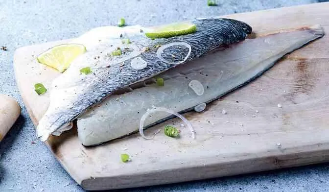 2 filets de daurade royale avec peau