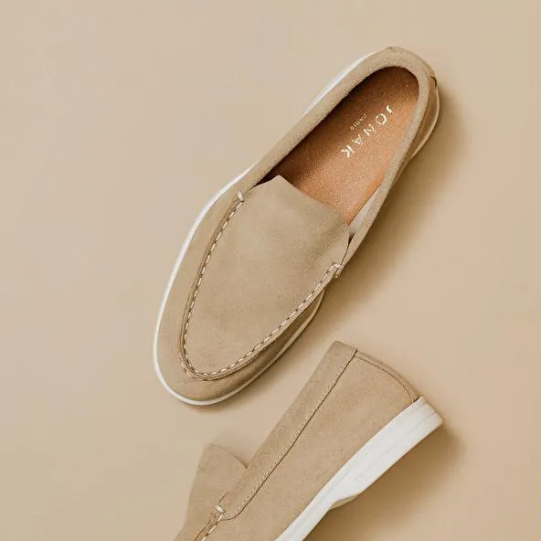 Mocassins à bouts fermés en croute beige