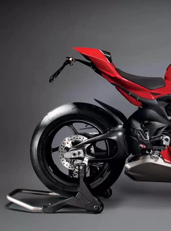 LIGHTECH 2025 du 6 mai au 31 décembre 2025 - Catalogue page 10