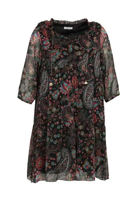 Robe courte en voile avec bijoux