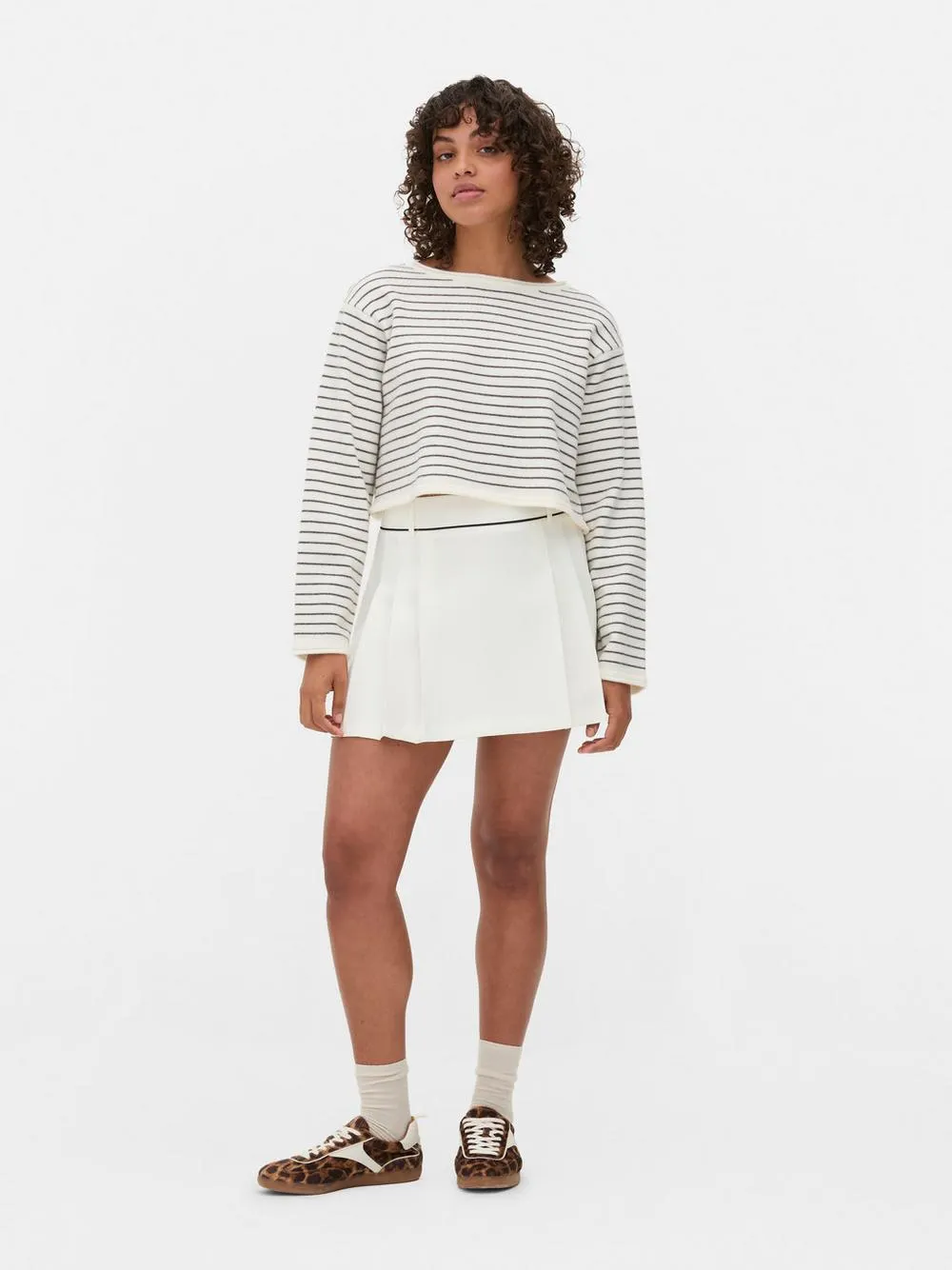 Kurzer Pullover mit U-Boot-Ausschnitt