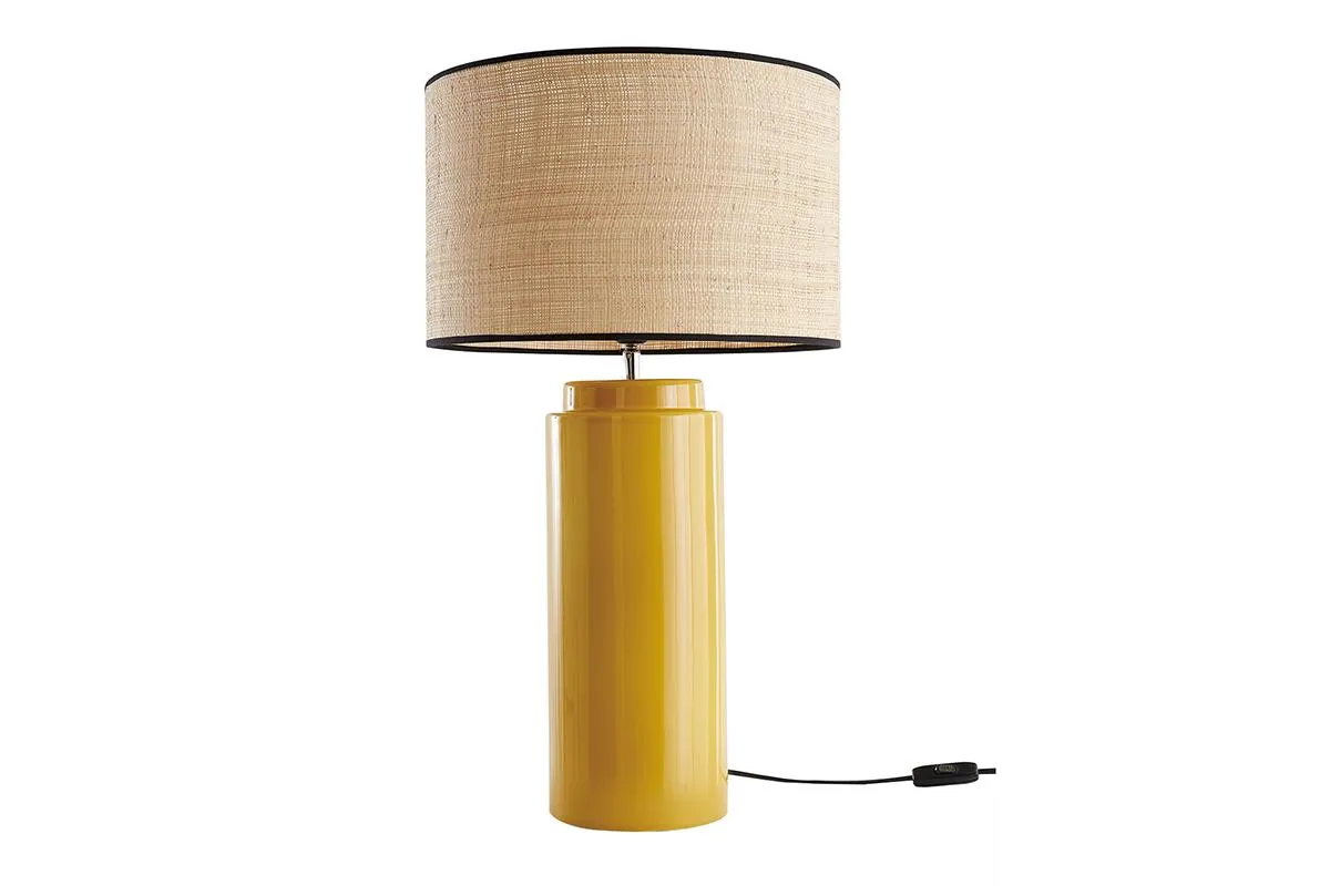 Lampe à poser en céramique émaillée jaune et abat-jour en raphia naturel H64 cm MAJES