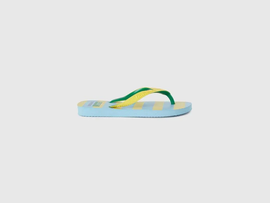 Tongs Havaianas à rayures jaunes et bleu clair
