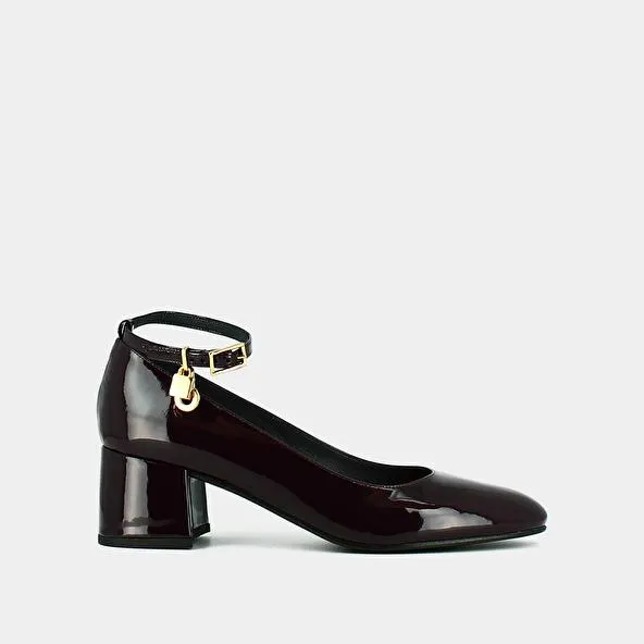 Babies à talons et charms en verni violet