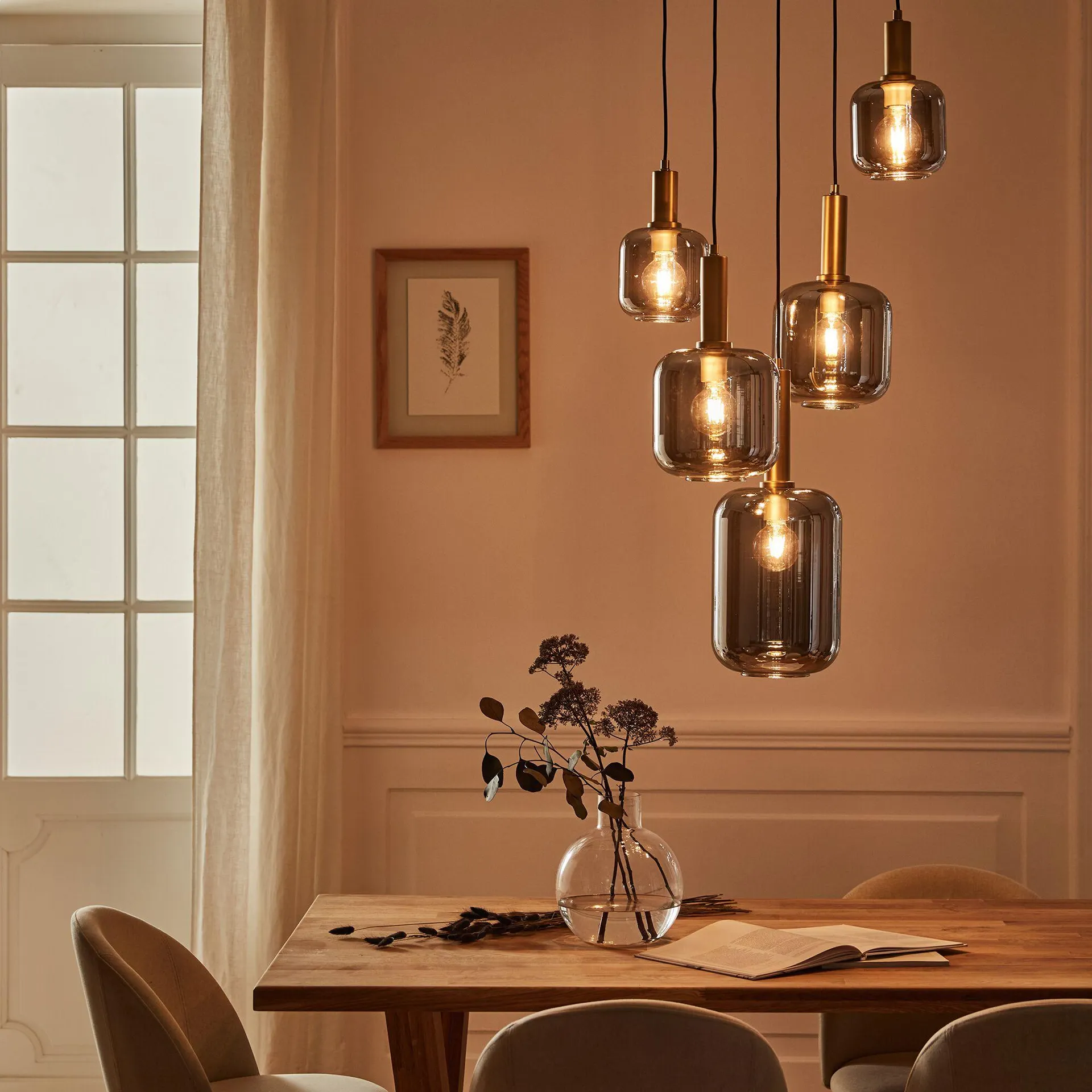 Suspension en acier à 5 globes E27 en verre fumé H218cm - noir