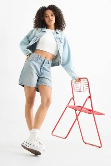 Denim shorts - mid-rise waist