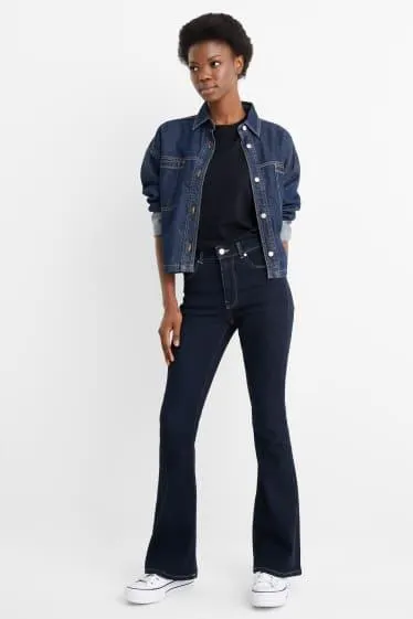 Flared jeans - mid-rise waist