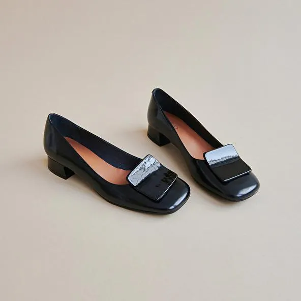 Ballerines à bouts carrés en cuir vernis noir