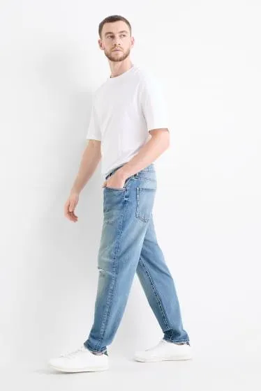 Relaxed tapered jeans