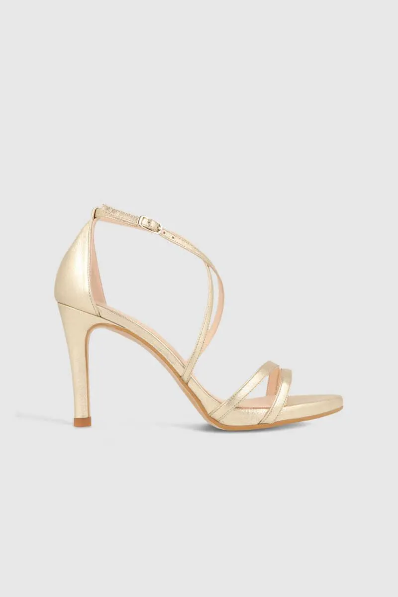 Sandalias en piel con destellos oro