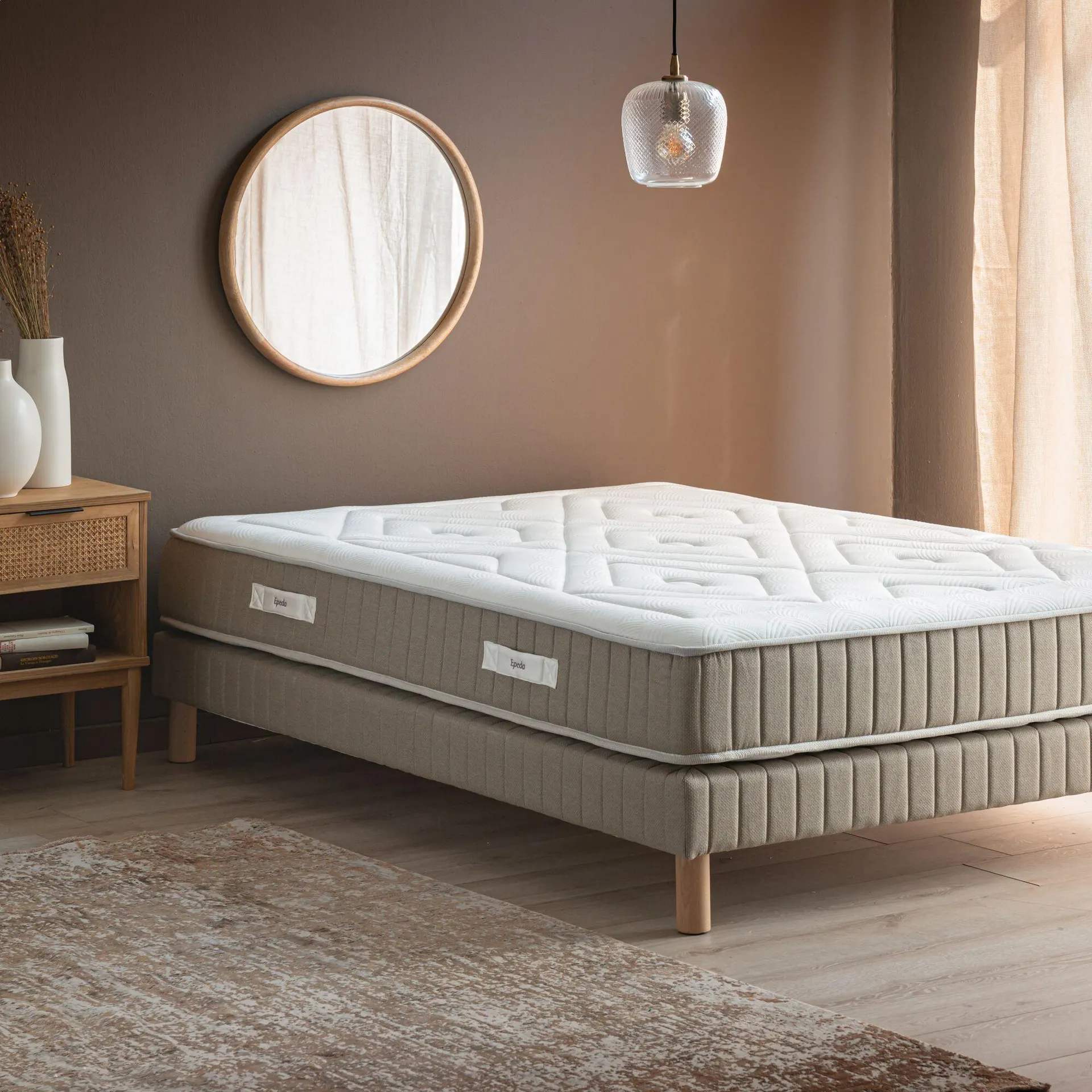 Matelas Epeda mémoire de forme à ressorts accueil équilibré 140x190cm