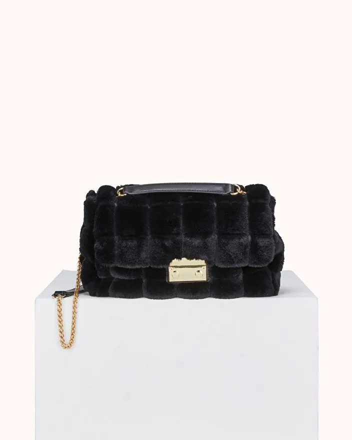 PETIT SAC OMANE en fourrure synthétique noir