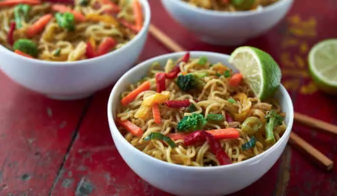 Nouilles aux légumes et à la sauce soja