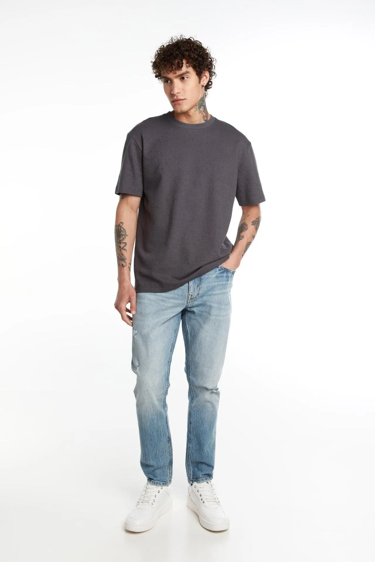 Straight taillé troué