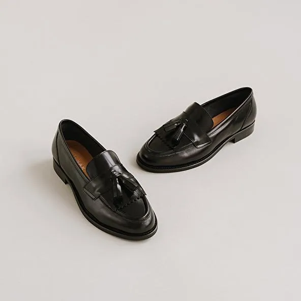 Mocassins à talons plats et pompons en cuir noir