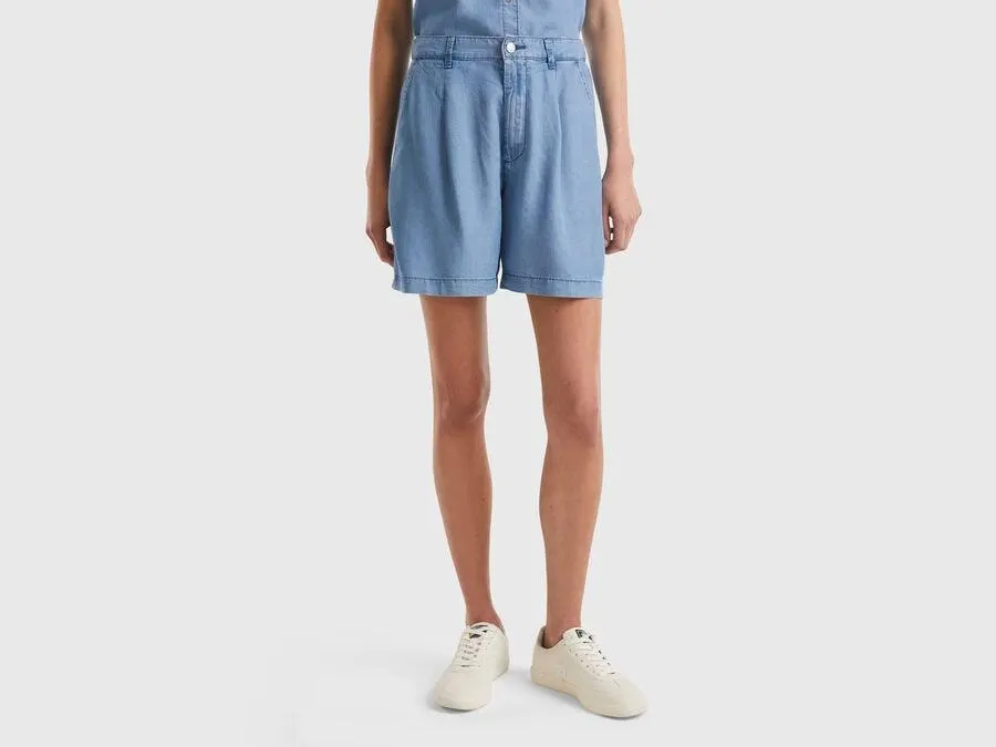 Shorts in sustainable viscose