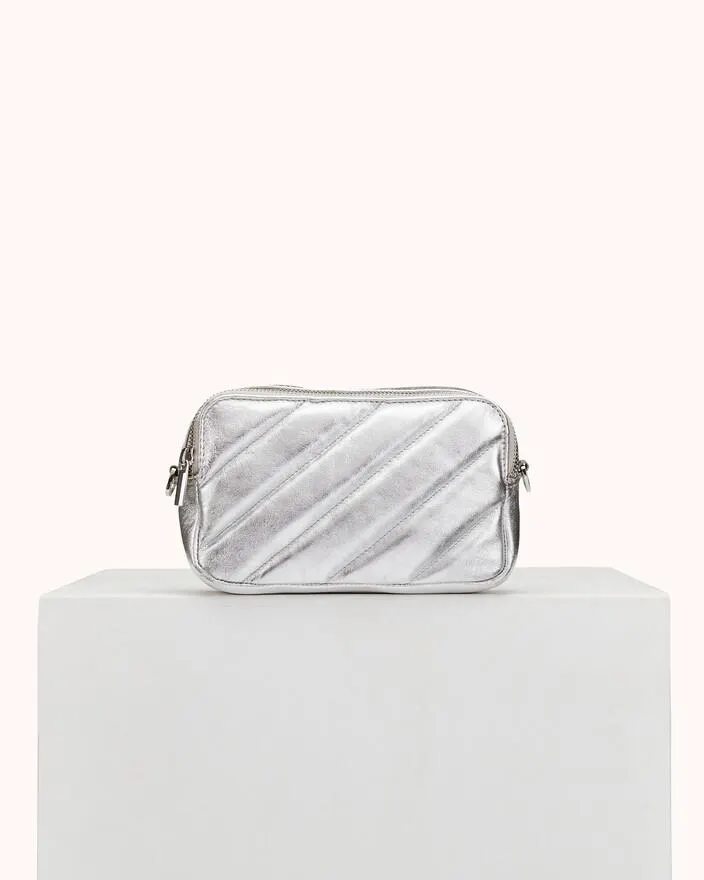 PETIT SAC ABRI en cuir métallisé argent