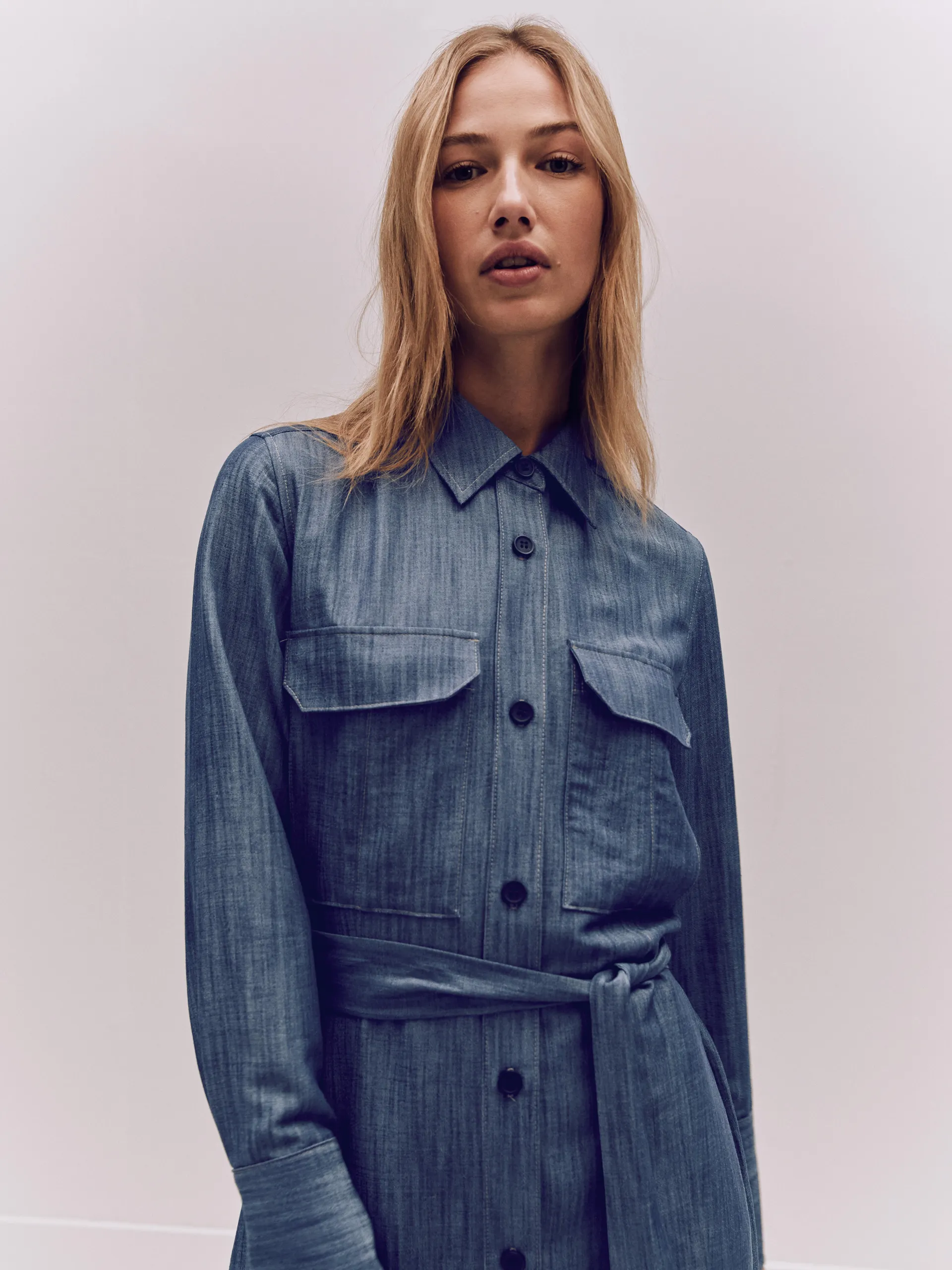„The Edit“ Chambray-Hemdkleid