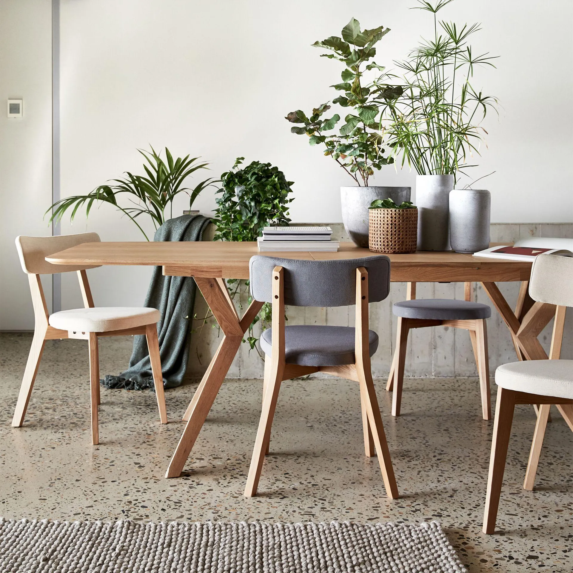 Table de repas extensible plaquée chêne - bois clair (8 à 10 places)