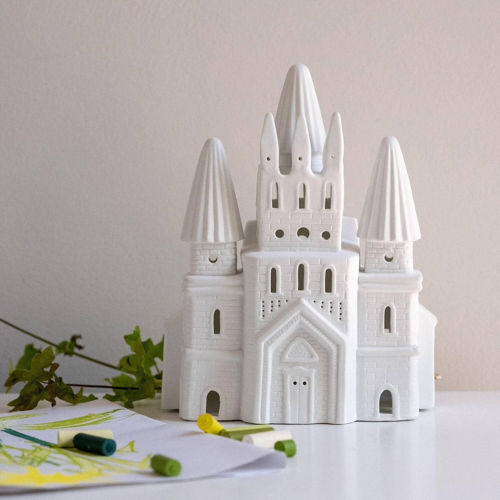 Lampe à poser électrifiée forme château en porcelaine H25cm - blanc