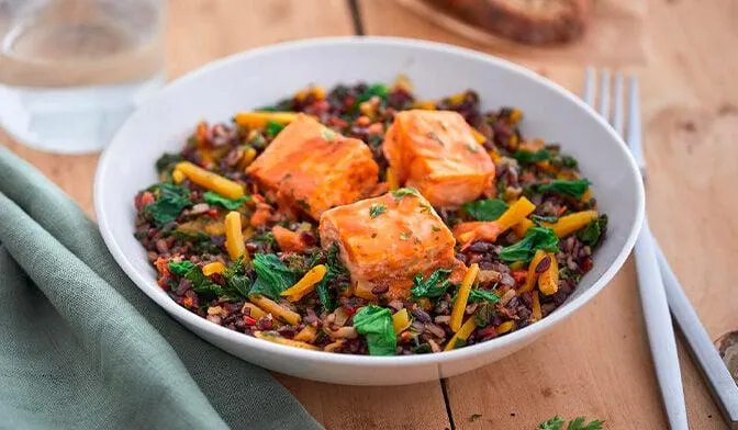 Saumon aux épices tandoori, riz noir