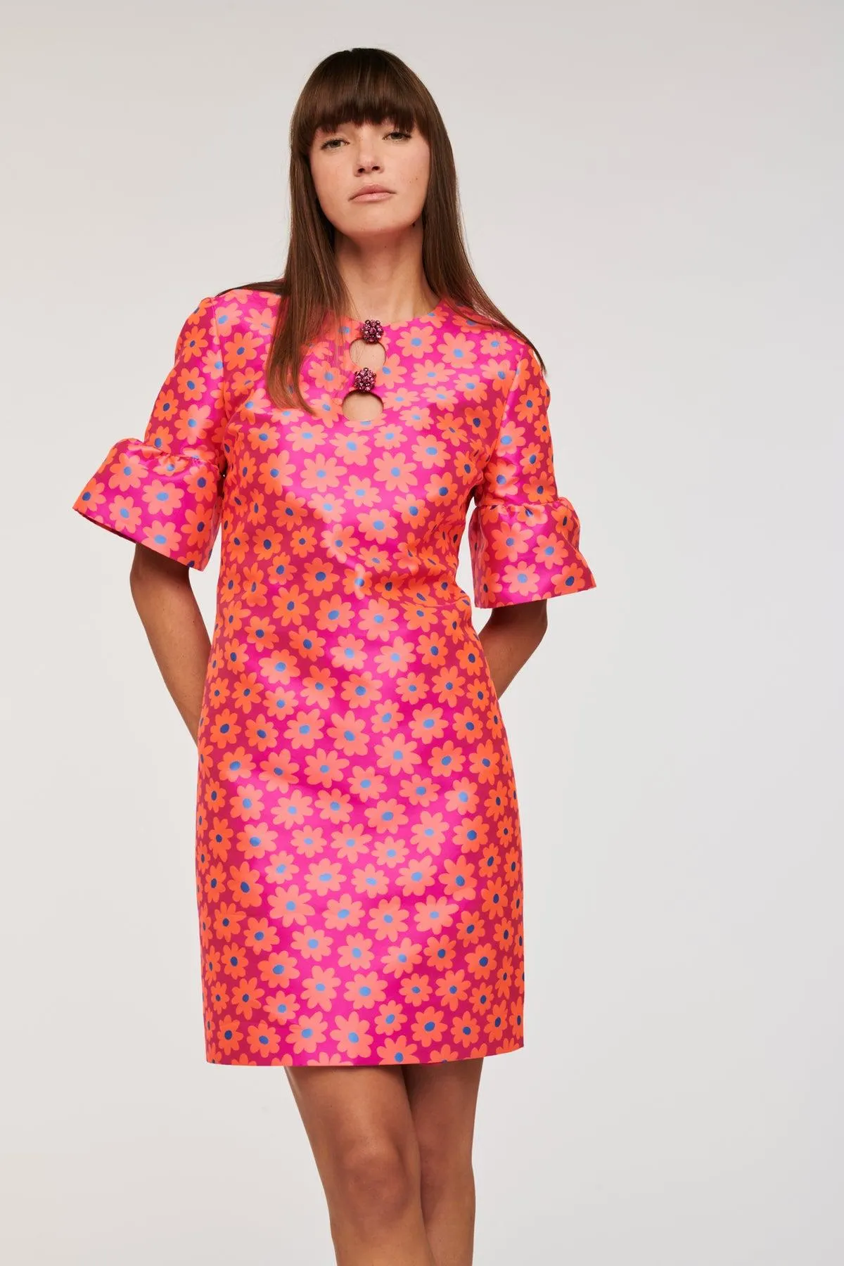 Robe courte à boutons bijoux