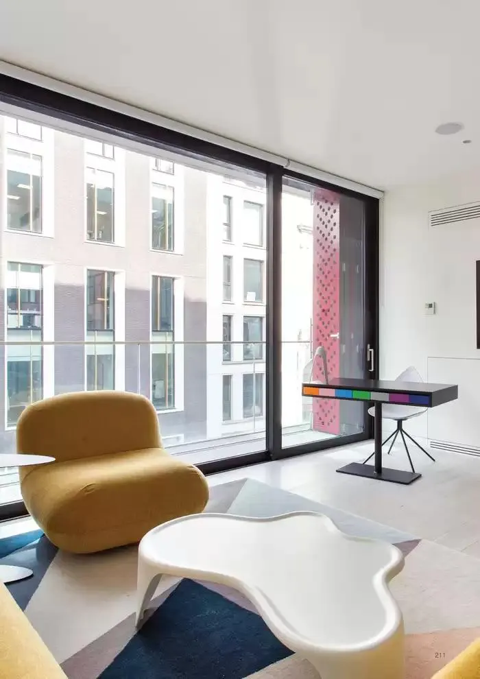 C O N T R A C T L O O K B O O K du 7 janvier au 31 décembre 2025 - Catalogue page 211