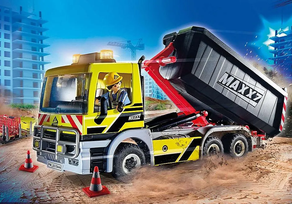 Camion avec benne et plateforme