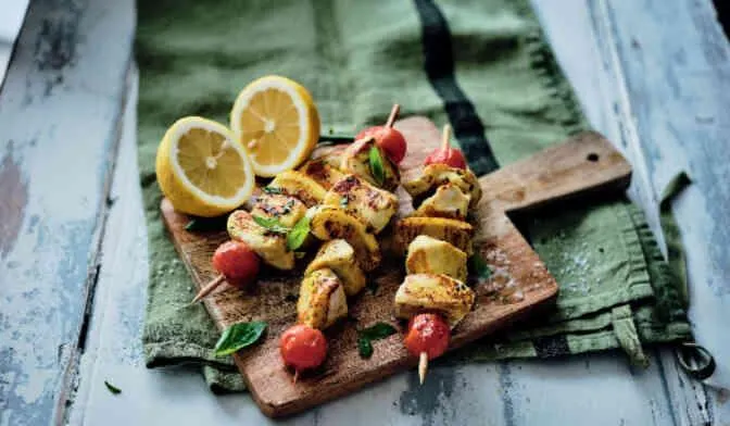 4 brochettes de poulet mariné au citron et au basilic