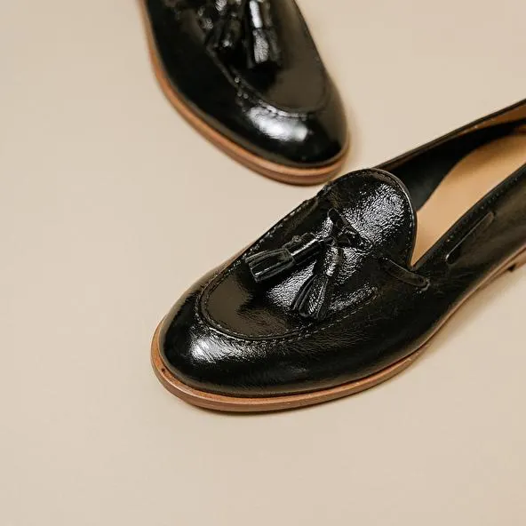 Mocassins à bouts ronds et pompons en vernis plissé noir