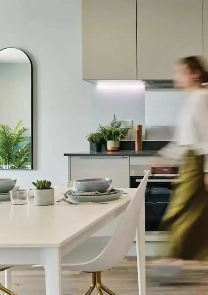 C O N T R A C T L O O K B O O K du 7 janvier au 31 décembre 2025 - Catalogue page 108