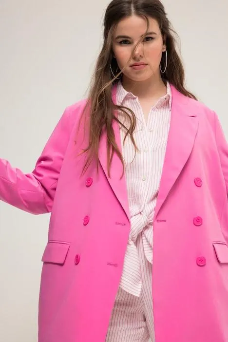 Blazer coupe Loose Fit. Double rangée de boutons et col à revers.