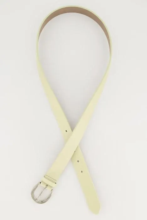 Ceinture en cuir véritable. Longueur jusqu'à 155&nbsp;cm