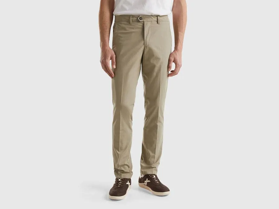 Chinos slim fit de algodón ligero