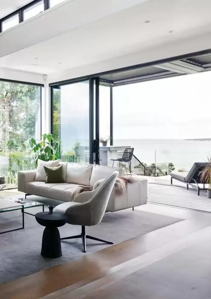 C O N T R A C T L O O K B O O K du 7 janvier au 31 décembre 2025 - Catalogue page 237