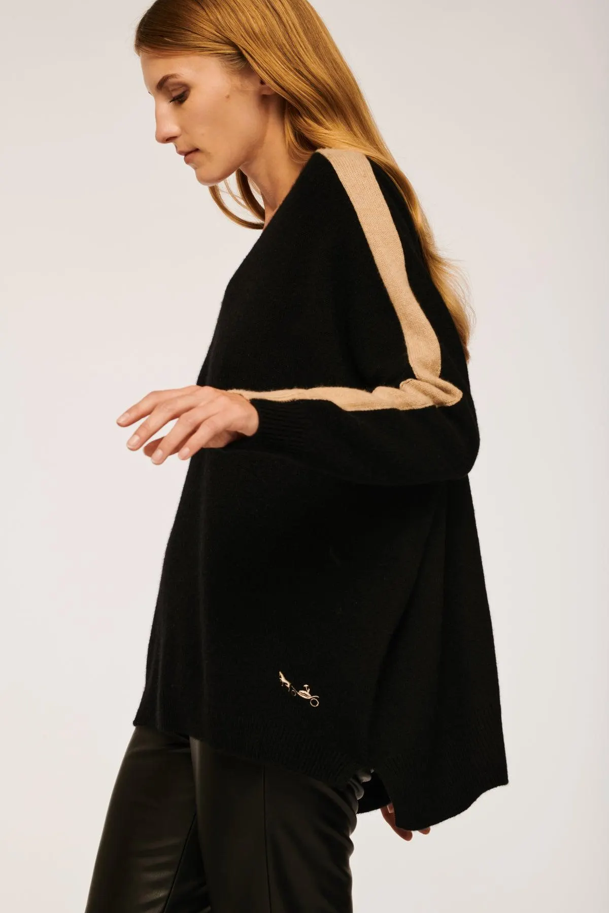 Pull col v en cachemire bi-color