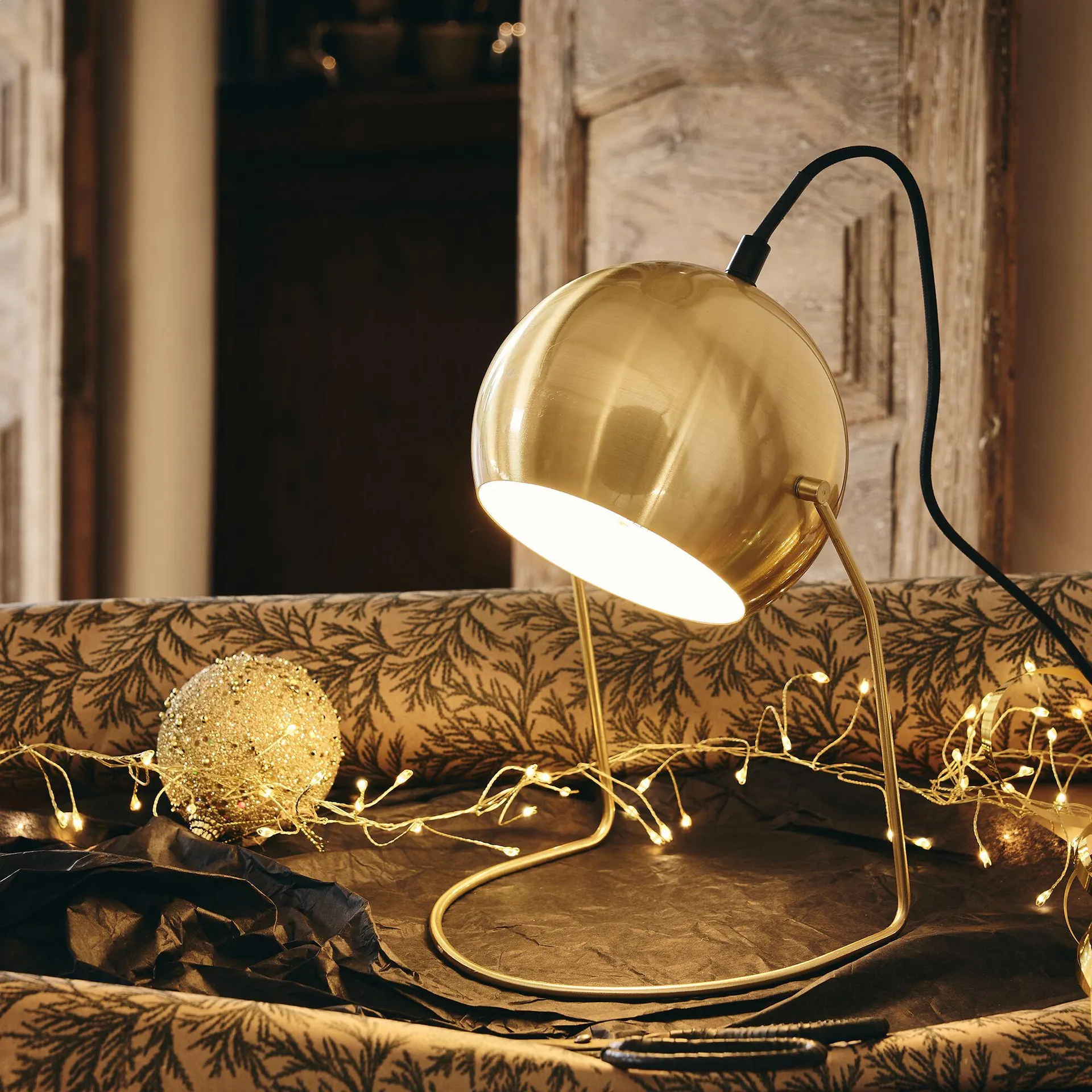 Lampe ronde en métal doré H26cm