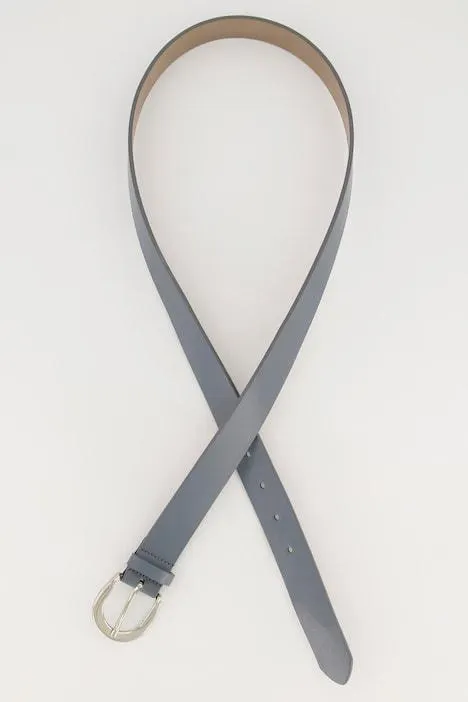 Ceinture en cuir véritable. Longueur jusqu'à 155&nbsp;cm