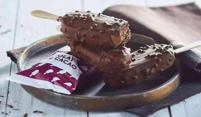 4 bâtonnets glacés chocolat 70% de cacao-fèves de cacao