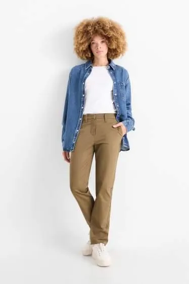 Chinos - mid-rise waist - tapered fit