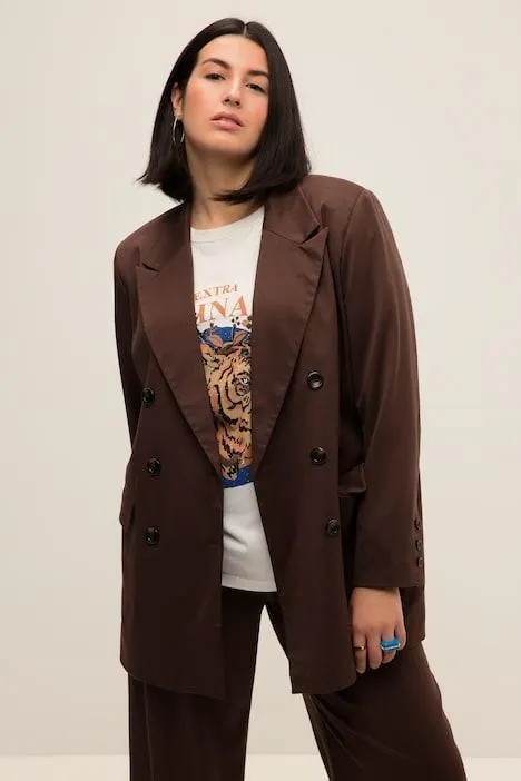 Blazer coupe Straight Fit. Double rangée de boutons, col à revers et manches longues.